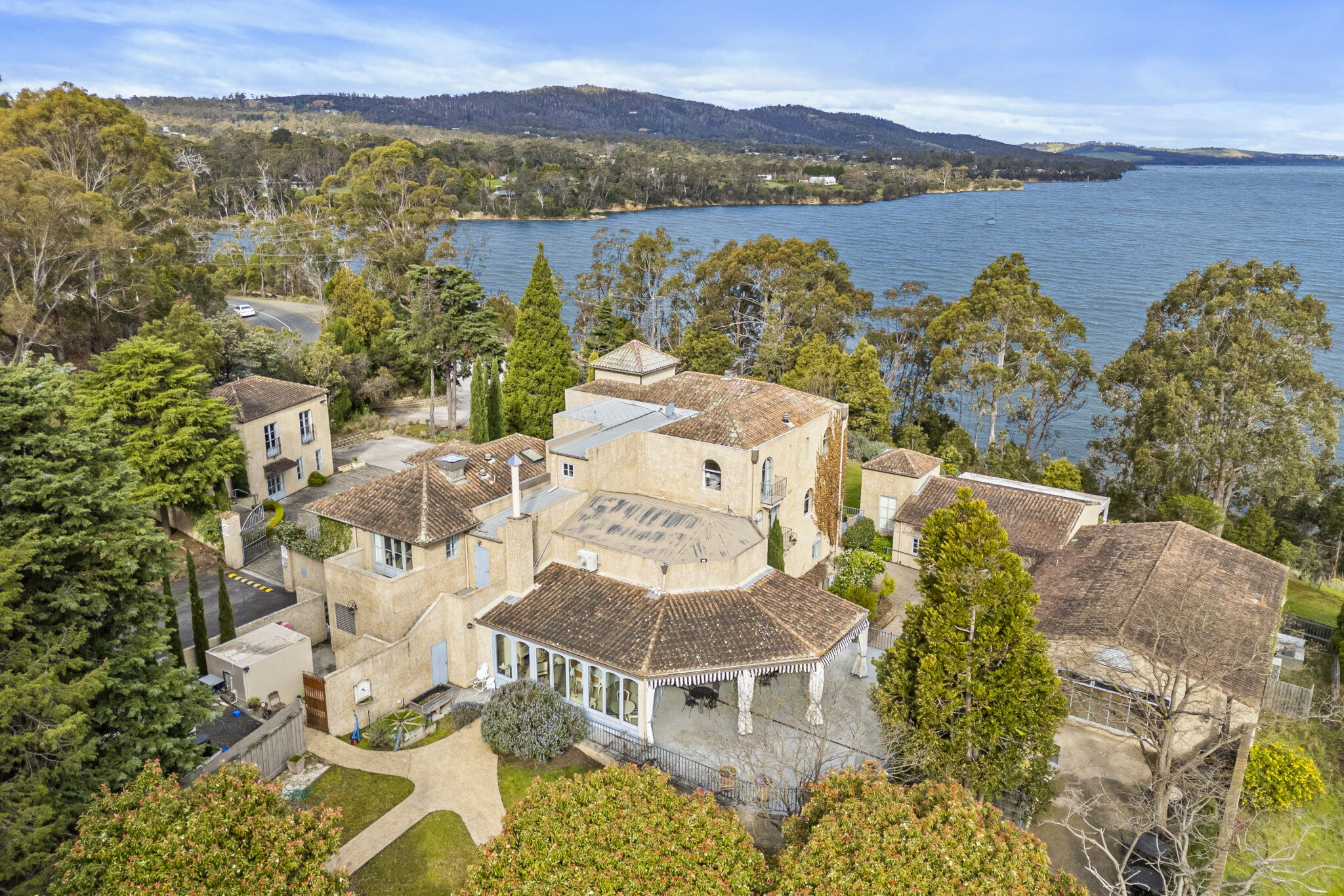 Awardwinning Tasmania Villa Howden for sale HTL Property